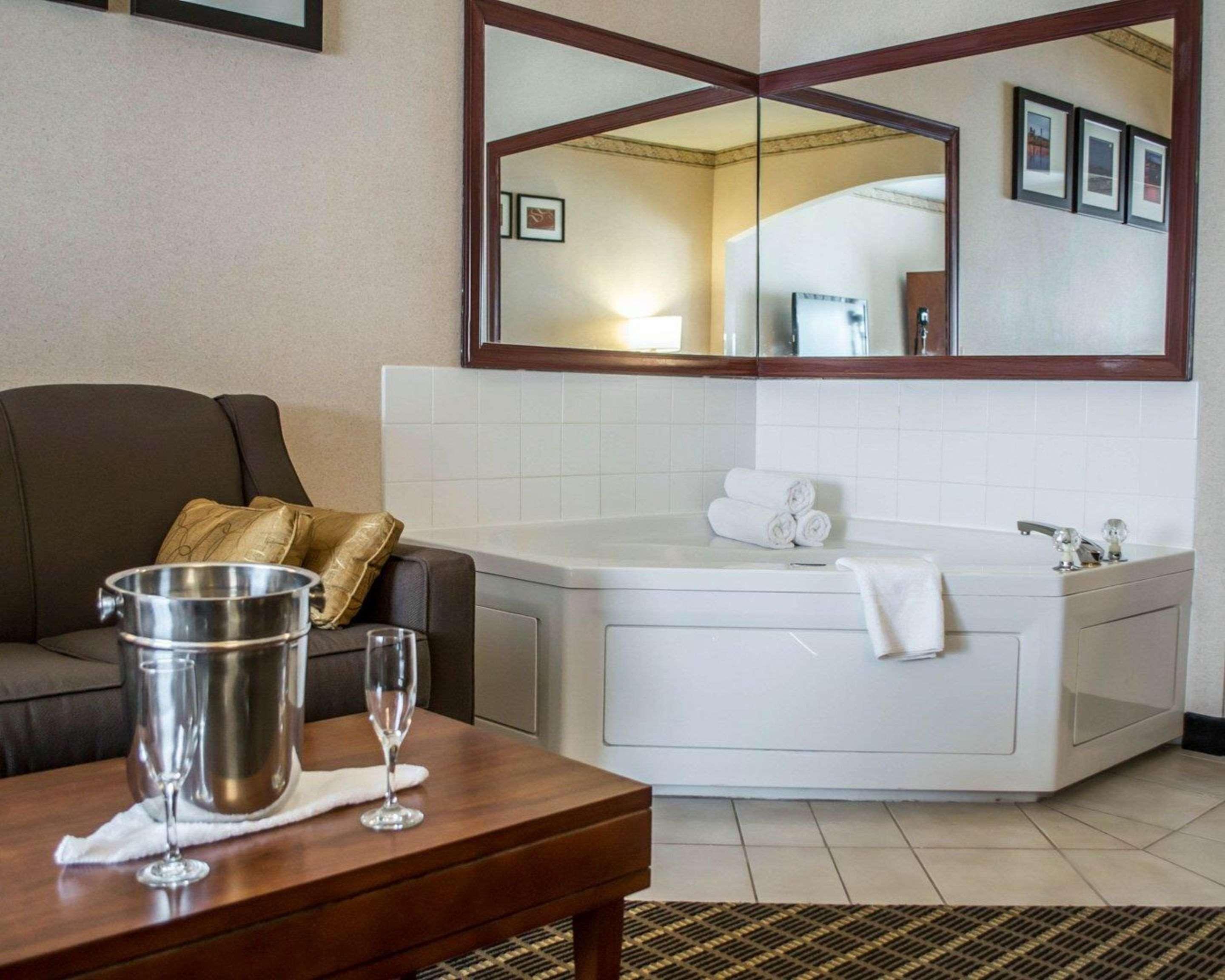 Comfort Suites Portland Southwest Екстер'єр фото