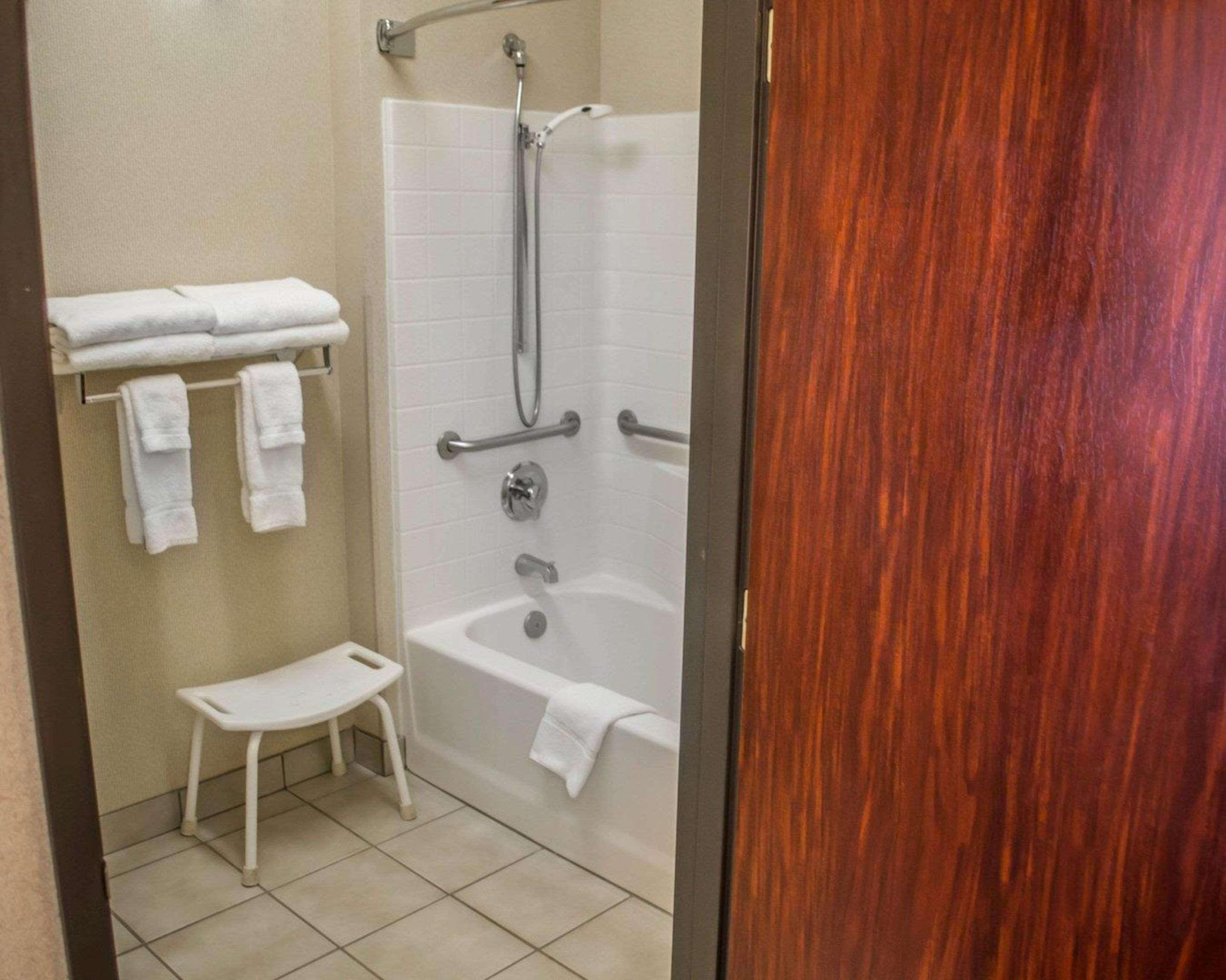 Comfort Suites Portland Southwest Екстер'єр фото